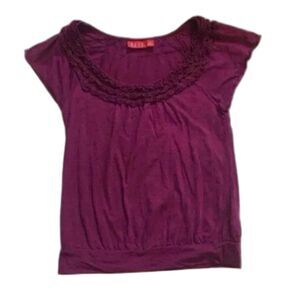Elle shirt top magenta pink purple ruffle scoop neckline soft XS / Small EUC!